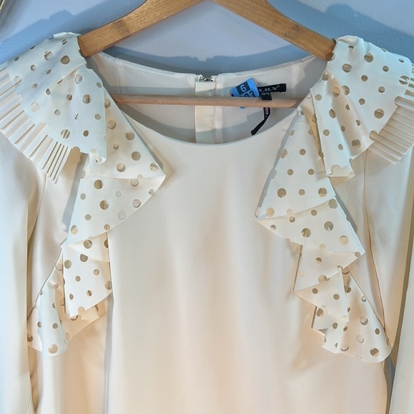 LILY 3/4 Sleeve Blouse with Ruffled and Pleated Shoulder Details Size L - Picture 3 of 11